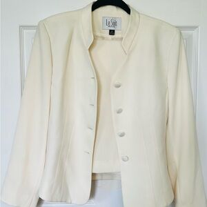Le Suit Cream Blazer Elegant Structured Design Suit Set With Skirt and Jacket